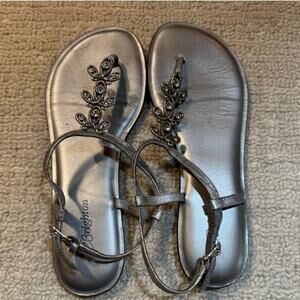 Vtg Y2K Brighton Oyster Grey Leather  Crystals Flat Sandals Size 7 Narrow Brazil